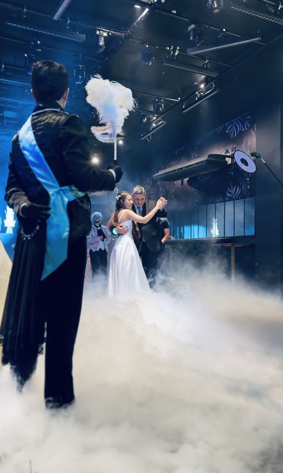 Show de humo bajo Fuego Creativo